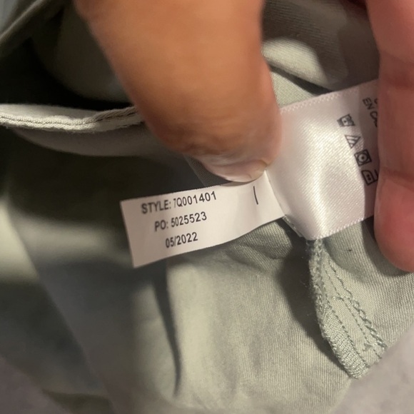 Vineyard Vines
Little Girl's & Girl's Camo Utility Dress size 5 - Picture 9 of 9